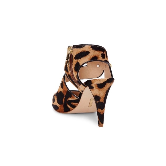 Brand new fur with pearls classy heel! Make an offer! - Picture 3 of 15